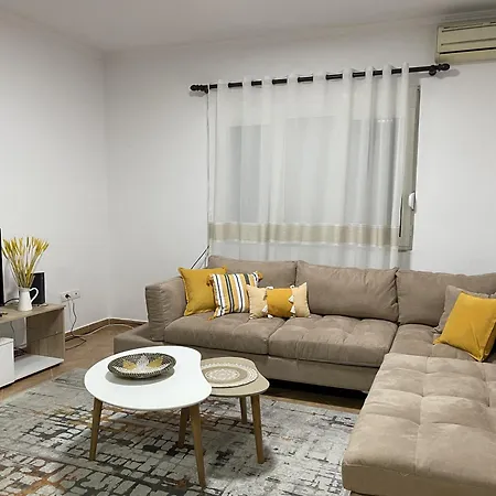 Cozy Cityscape 4 아파트 티라나